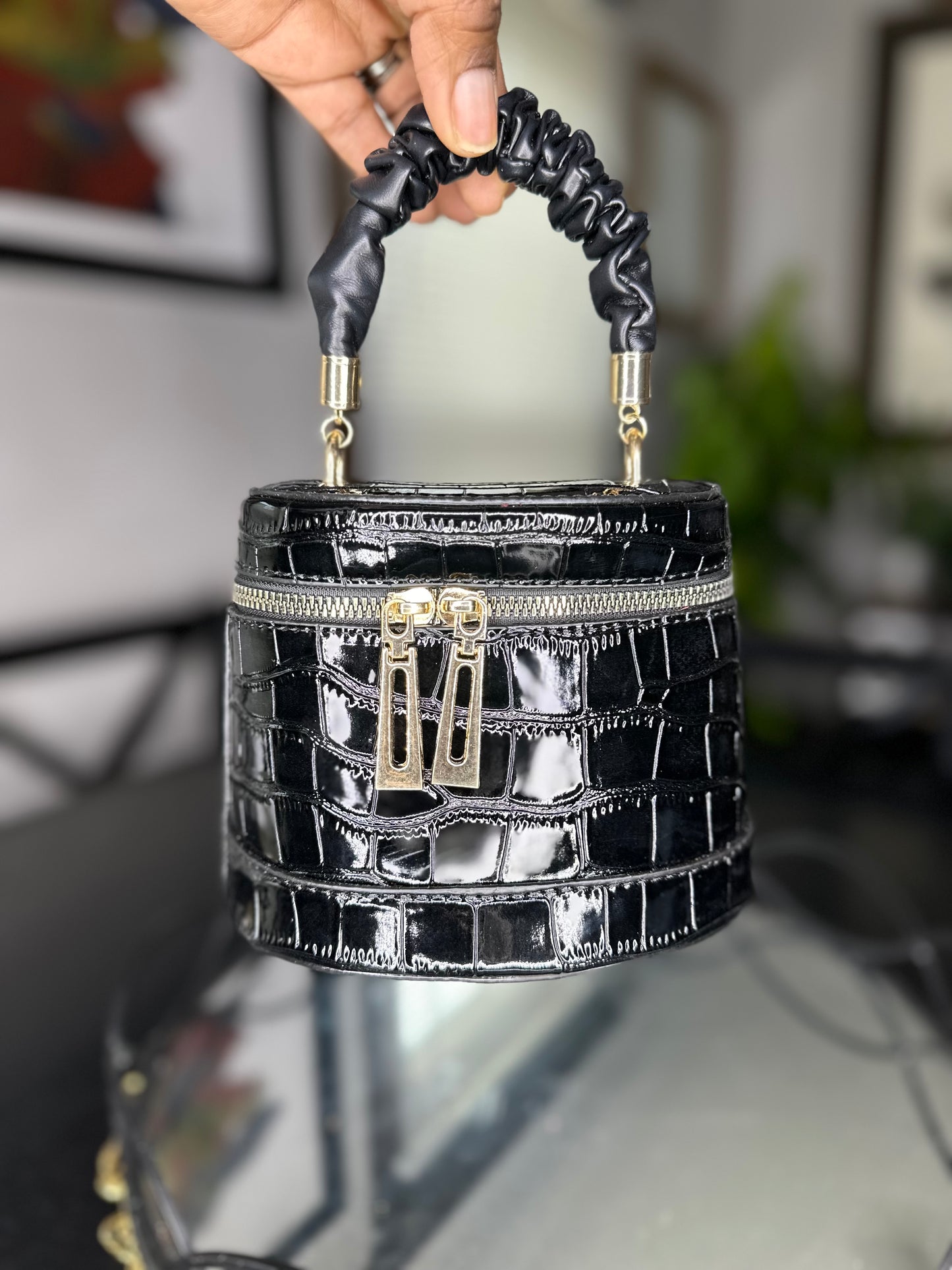 Black Alligator Pattern Bucket Bag